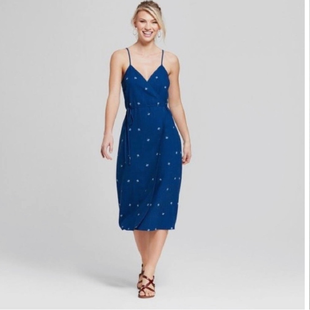 Universal Thread denim wrap dress with white flowers (size M)